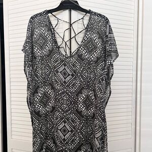 Palisades Swimsuit Coverup Black and white w/tassles
